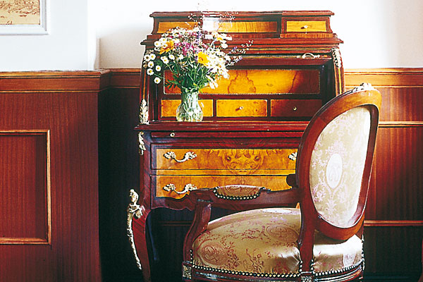 Barnekow Suite Schreibtisch